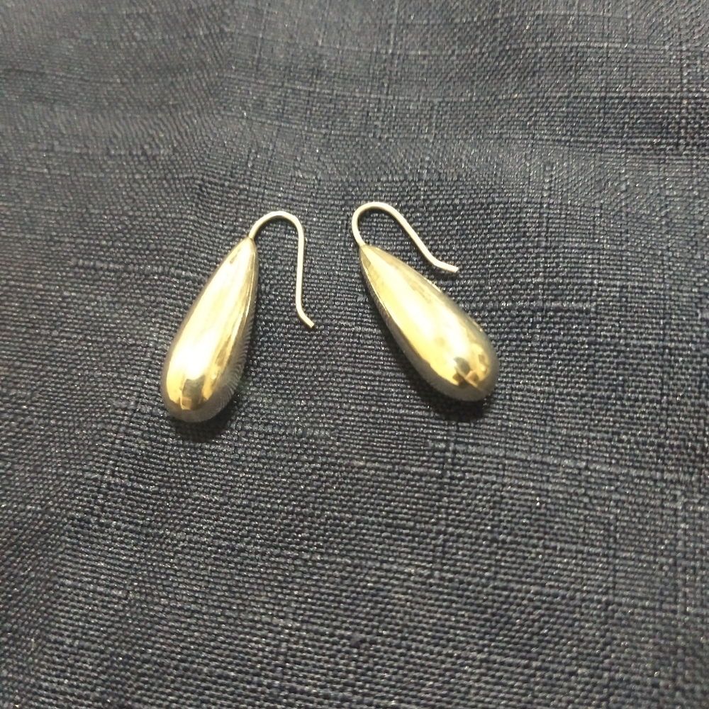 Ladies pierced earings